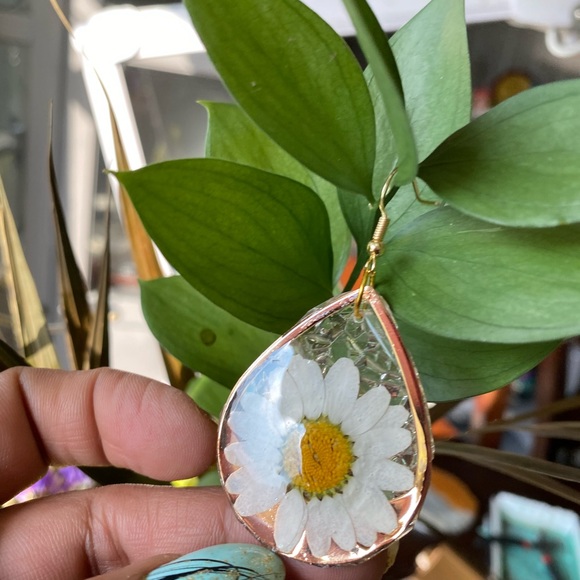 Real Flowers (Earings) - Picture 2 of 9